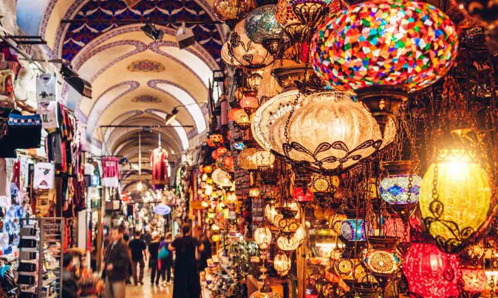 تصویر لوسترها و چراغ های سوغات استانبول در بازار بزرگ