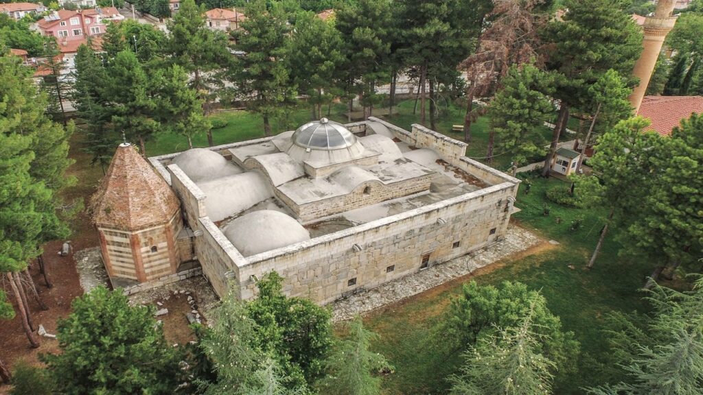 نمایی خارجی از مدرسه ارتوکوس