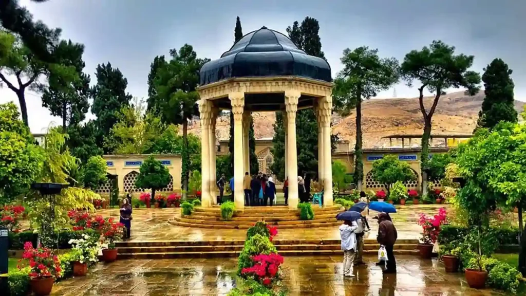 تصویر حافظیه شیراز از بهترین مقاصد داخلی برای سفر نوروزی