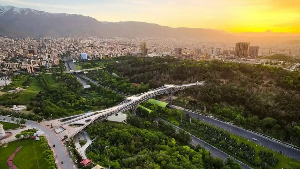 تصویری از پل طبیعت از نمای بالا