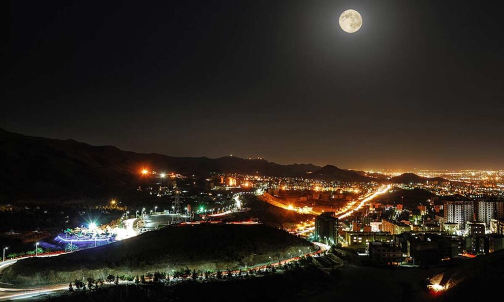 نمایی از شهر مشهد از زاویه بام مشهد